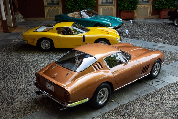 Произведено през 1967, отново от Pininfarina, с трилитров V12. Най-интересното тук всъщност е фабричният лешников цвят.